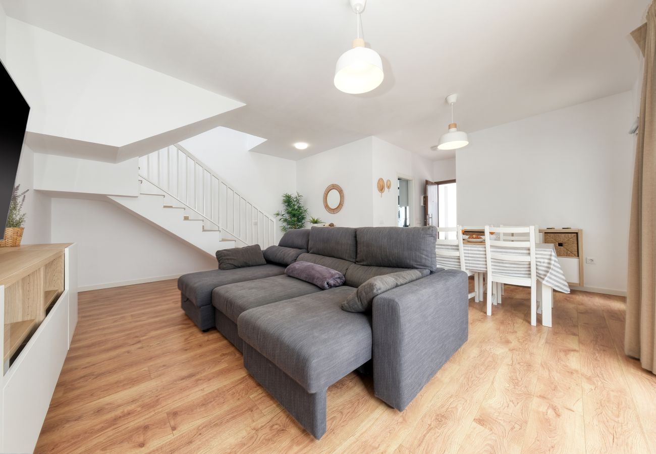 Ferienhaus in Costa Teguise - Casa Juana Isabela - große Terrasse, schnelles WLAN, ruhige Lage