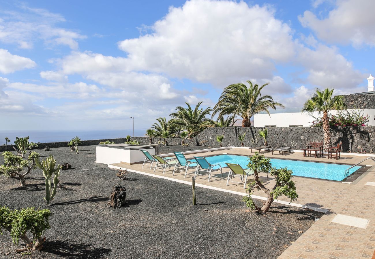 Ferienhaus in Macher - Horizon Luxury -Eine Oase der Ruhe mit privatem Pool, Gärten und spektakuläre Aussicht