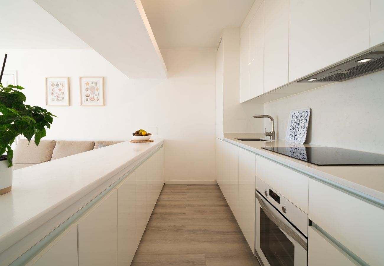 Ferienhaus in Costa Teguise - Balkon des Meeres – Pool, Tennisplätze, Meerzugang