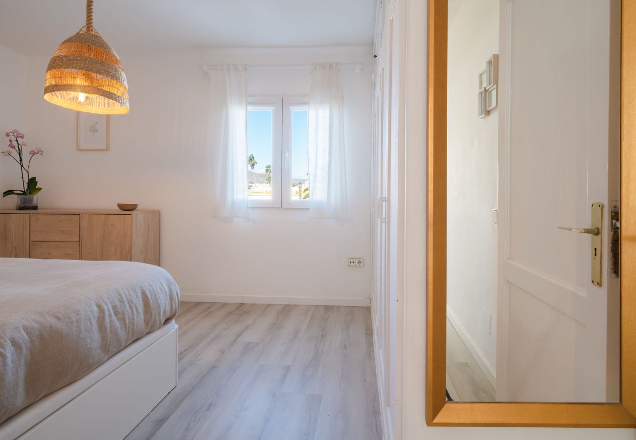 Ferienhaus in Costa Teguise - Balkon des Meeres – Pool, Tennisplätze, Meerzugang