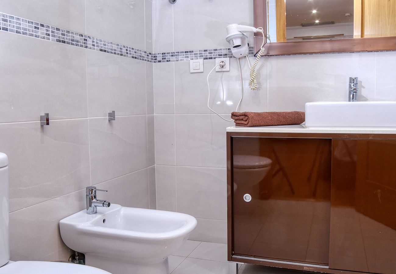 Apartamento en Arrecife - casa Victoria-frente a la Playa del Reducto, plaza de garaje,wifi, aire acondicionado