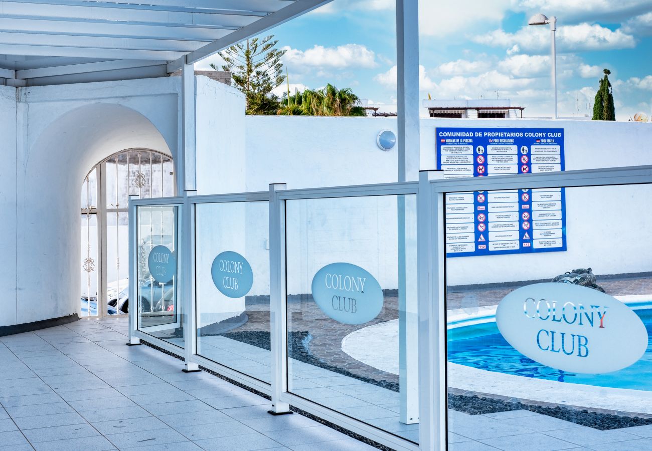   lanzarote-vacation-experts piscina apartamento departamento vacaciones