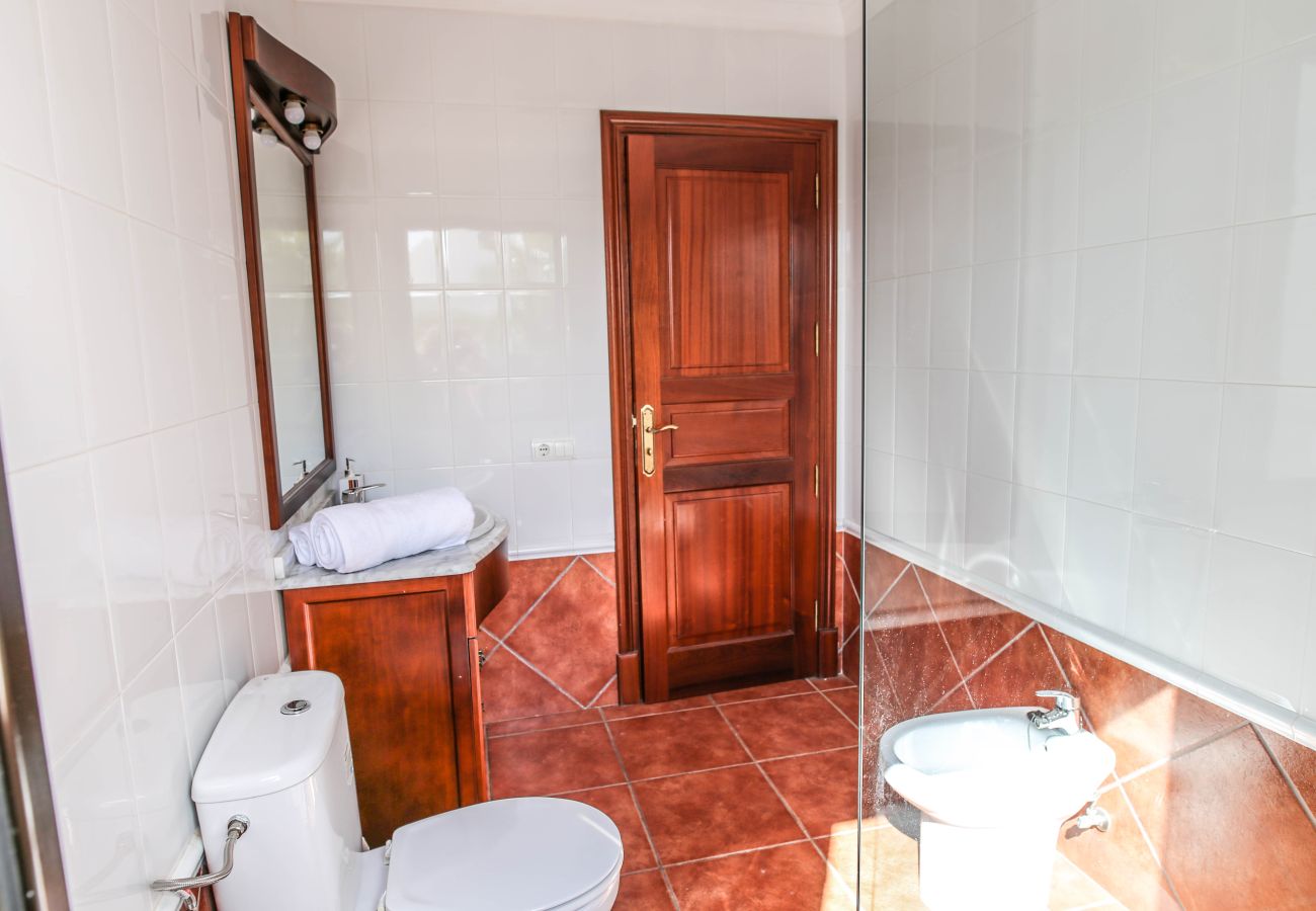 Casa en Macher - Horizon Luxury - Un oasis de paz con piscina y vista 