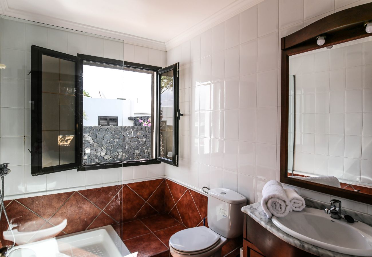 Casa en Macher - Horizon Luxury - Un oasis de paz con piscina y vista 
