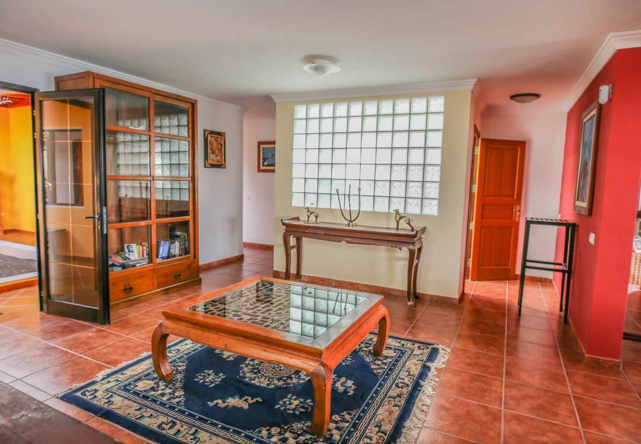 Casa en Macher - Horizon Luxury - Un oasis de paz con piscina y vista 