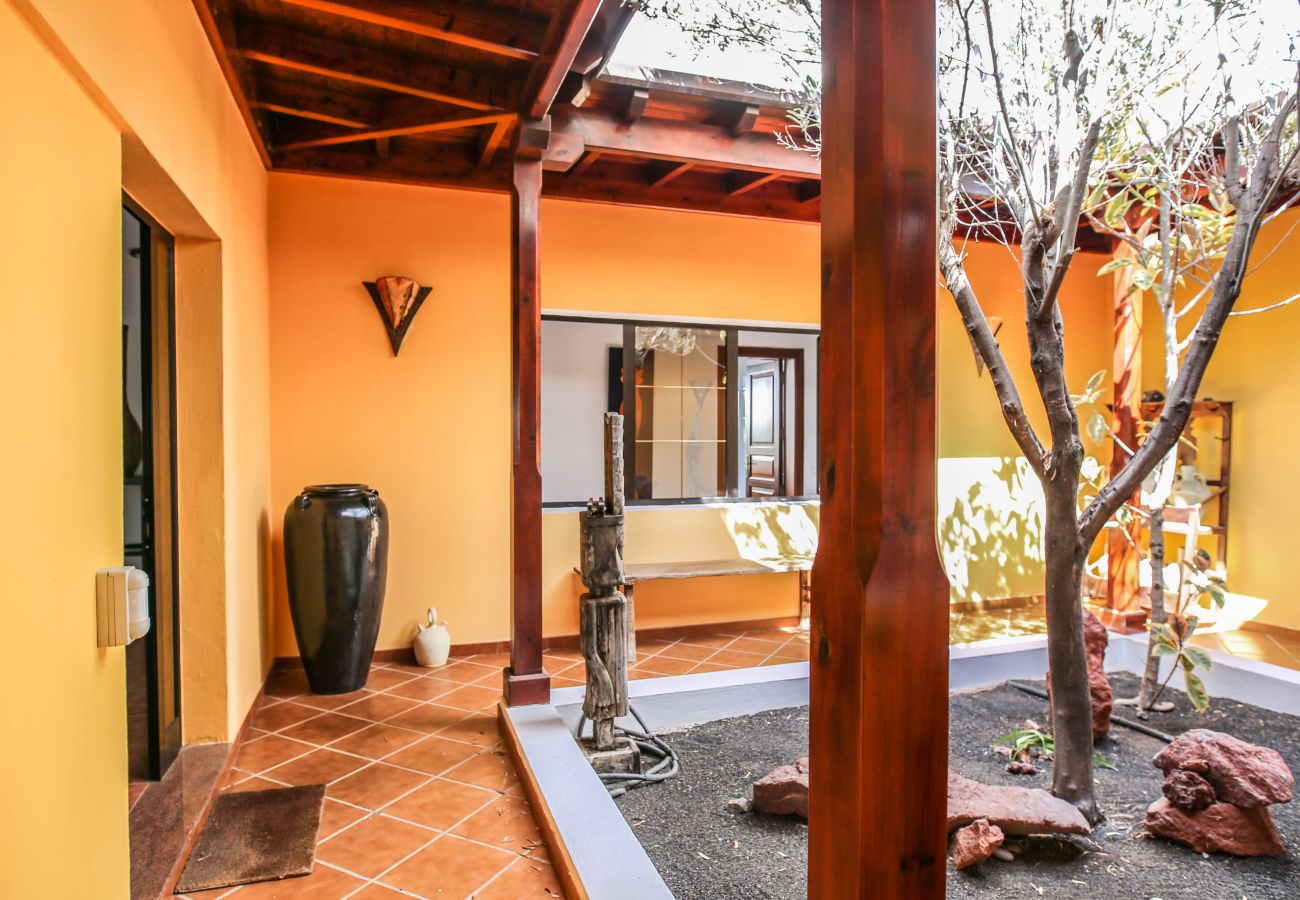 Casa en Macher - Horizon Luxury - Un oasis de paz con piscina y vista 