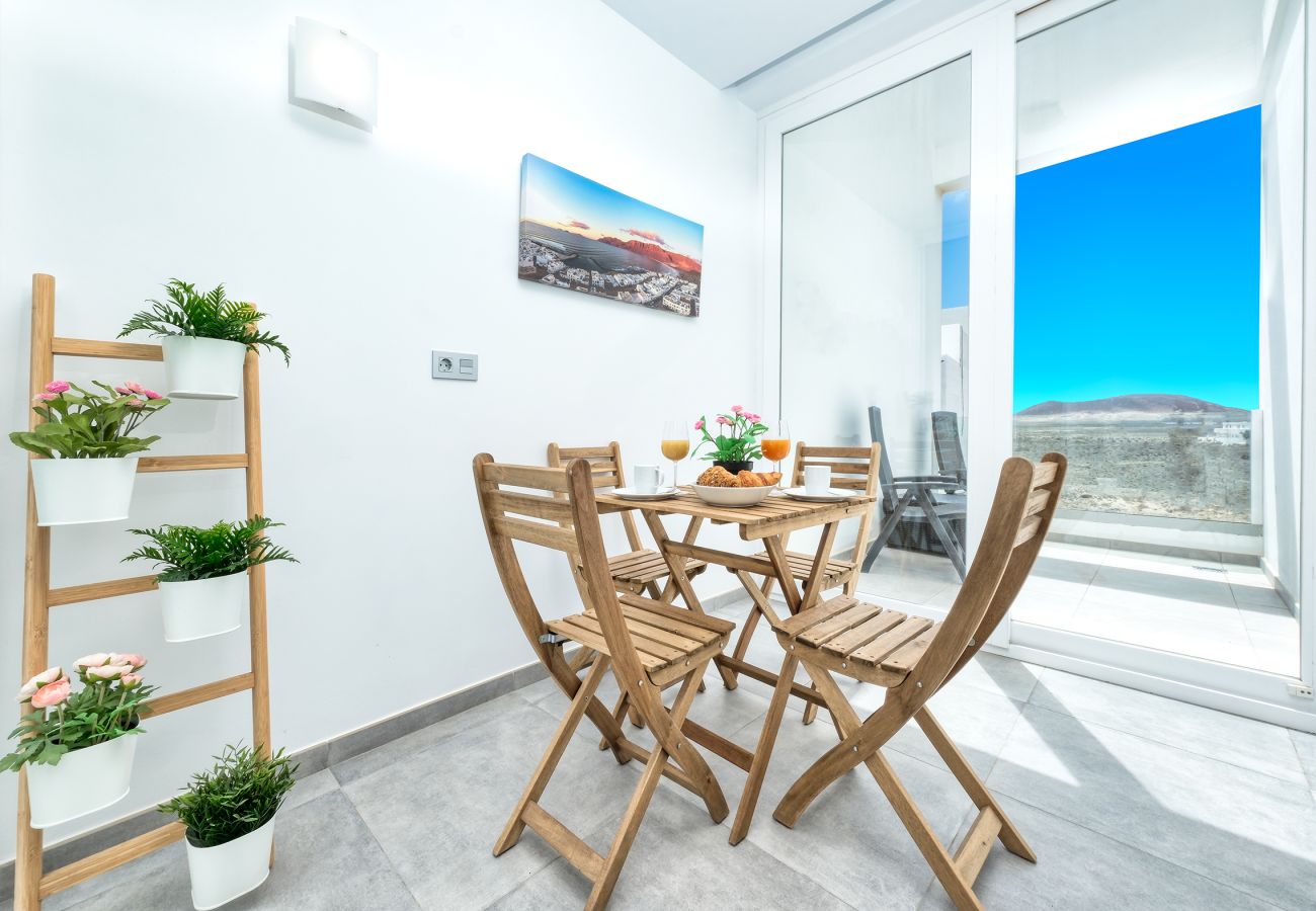 Casa en  Famara - Karma 1  - a 25m del mar, wifi rapido y azotea con vista al mar 
