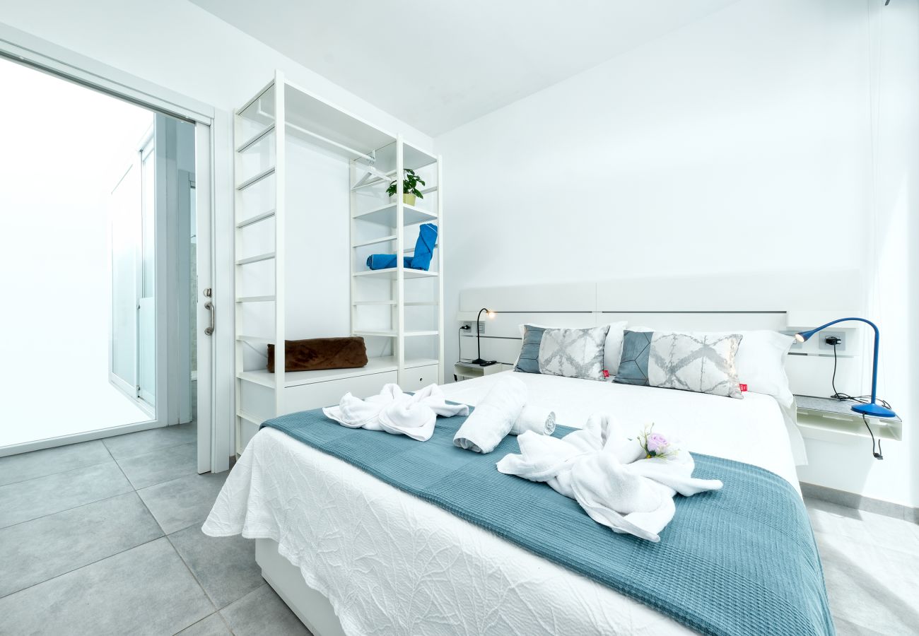 Casa en  Famara - Karma 1  - a 25m del mar, wifi rapido y azotea con vista al mar 
