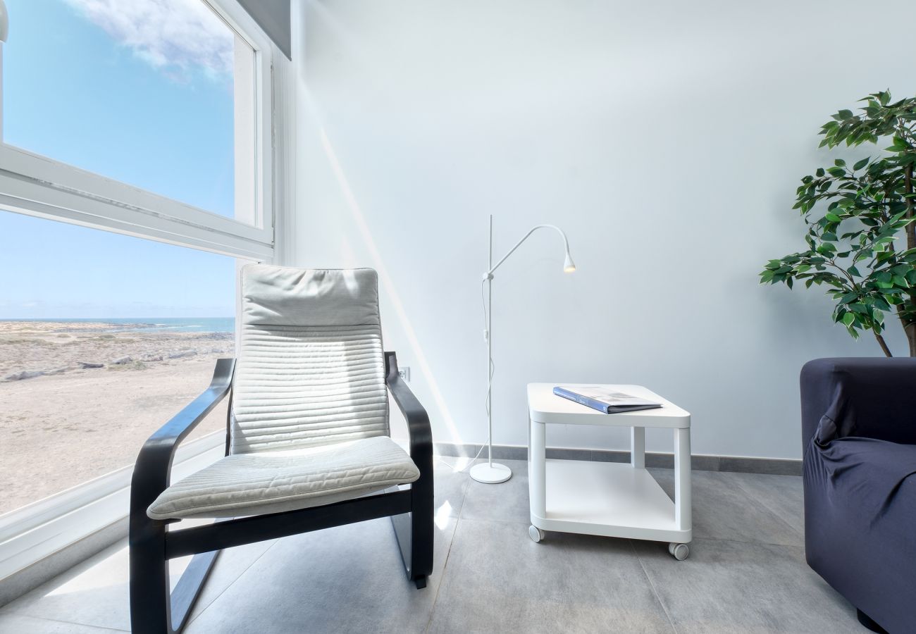 Casa en  Famara - Karma 1  - a 25m del mar, wifi rapido y azotea con vista al mar 