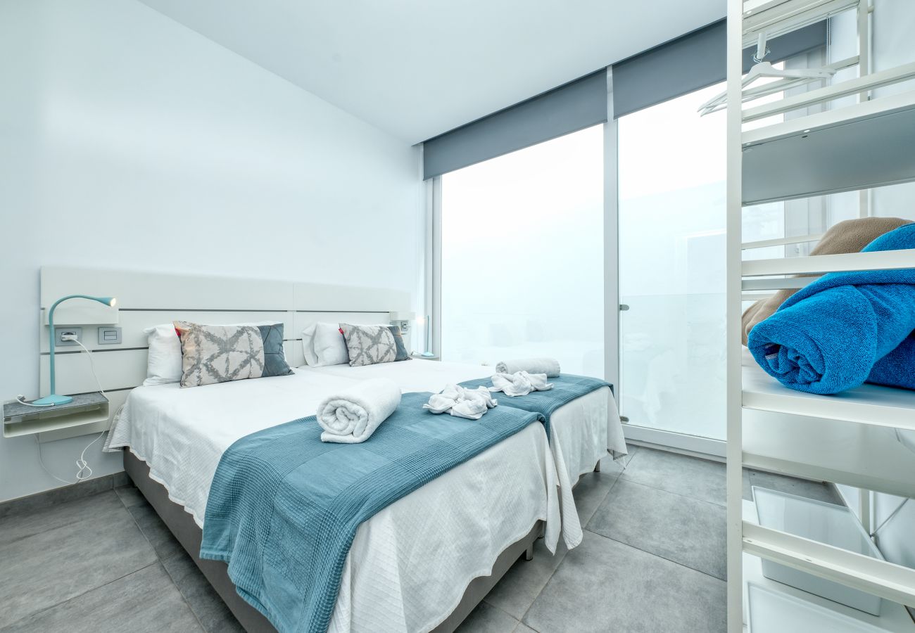 Casa en  Famara - Karma 1  - a 25m del mar, wifi rapido y azotea con vista al mar 