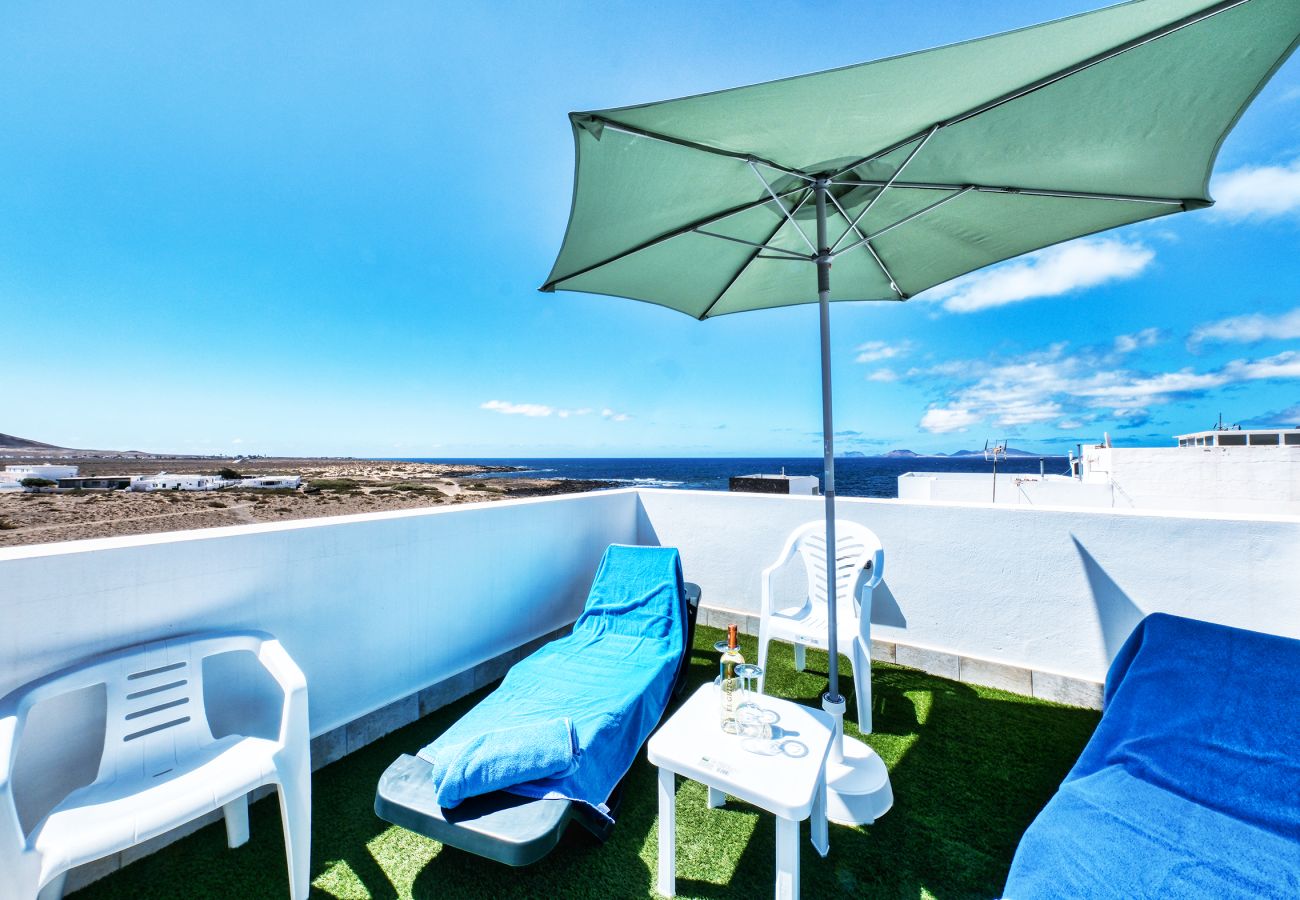   lanzarote-vacation-experts terraza apartamento departamento vacaciones