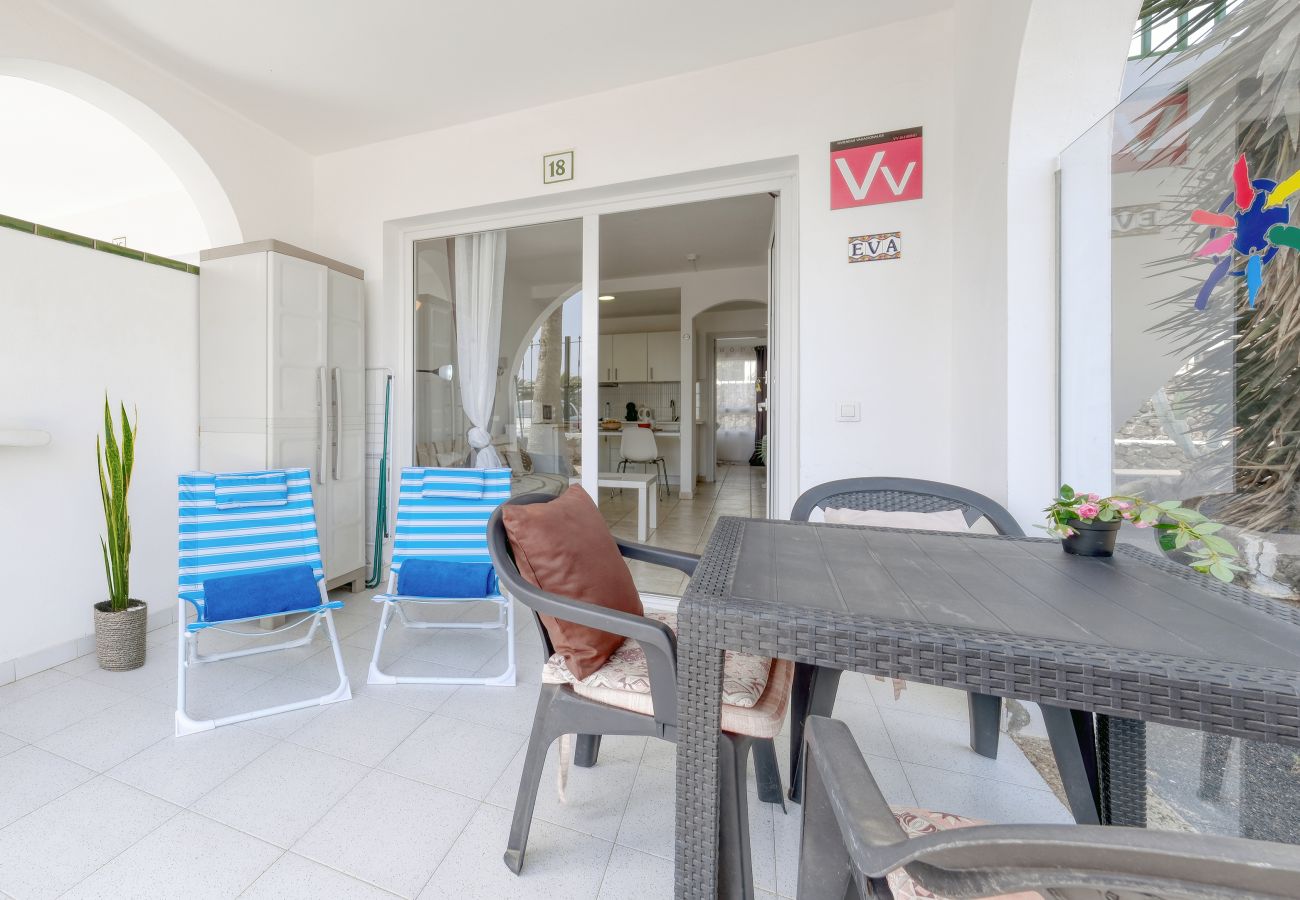 House in Puerto del Carmen - Eva Vacation Home Pool & Relax - Very close to the beach 