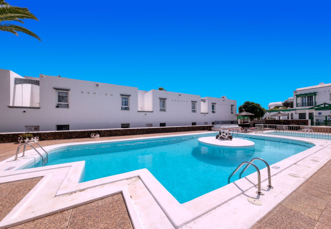 House in Puerto del Carmen - Eva Vacation Home Pool & Relax - Very close to the beach 