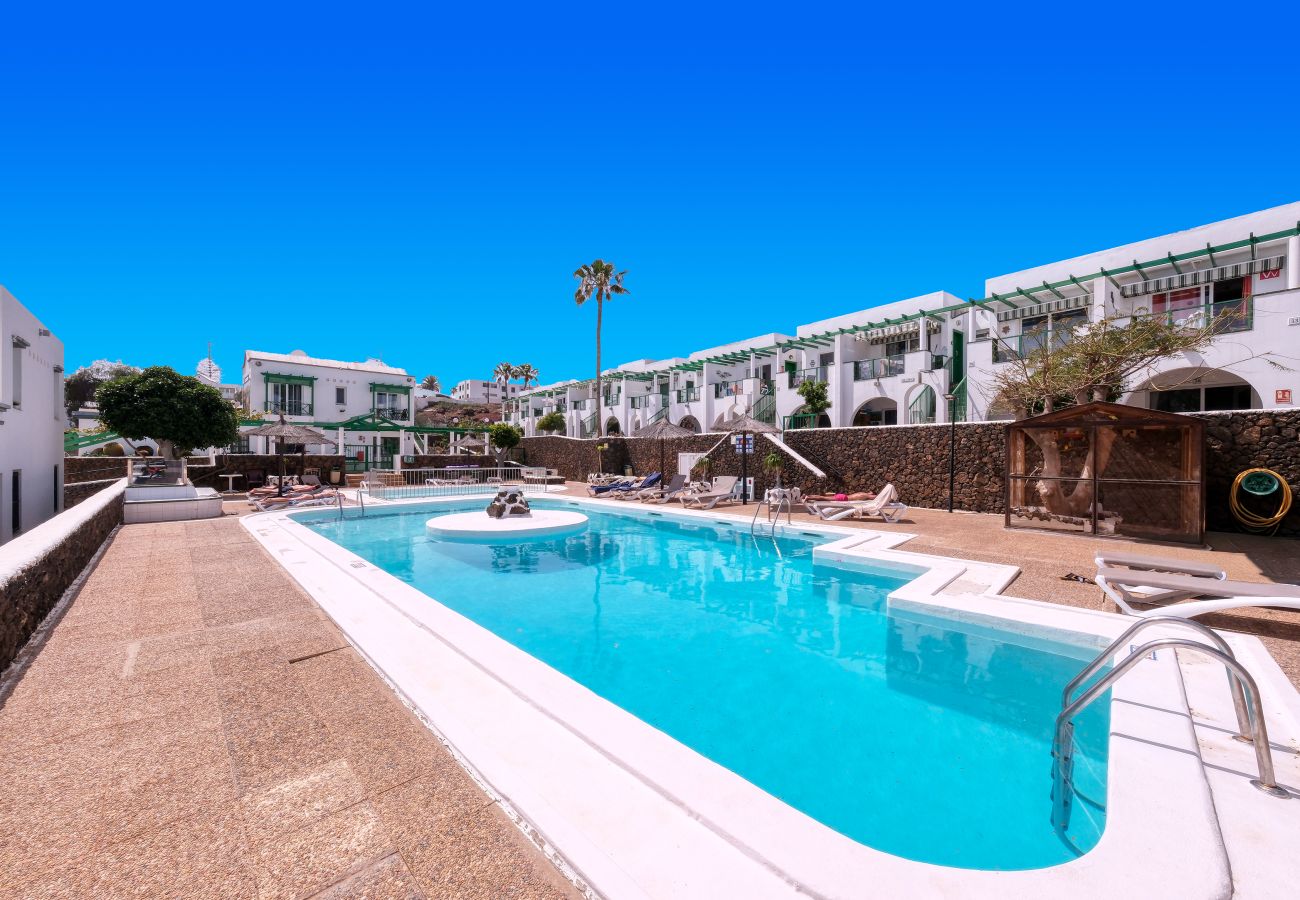 House in Puerto del Carmen - Eva Vacation Home Pool & Relax - Very close to the beach 