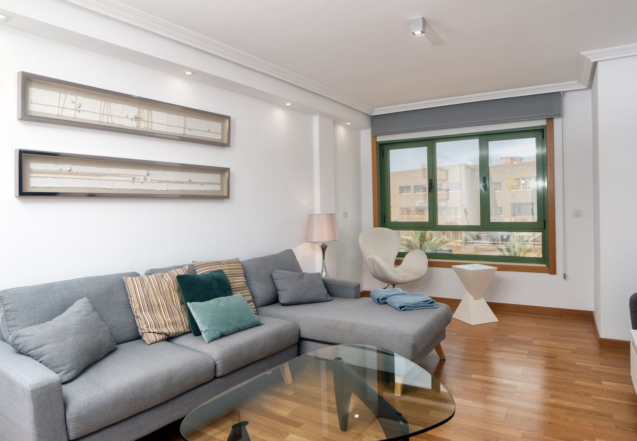Apartment in Arrecife - House Victoria-  in front of the beach, parking, wifi and air-con