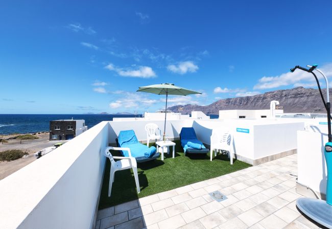  in  Famara - Karma Famara 1 -25m from the beach, fast wifi, rooftop terrace 