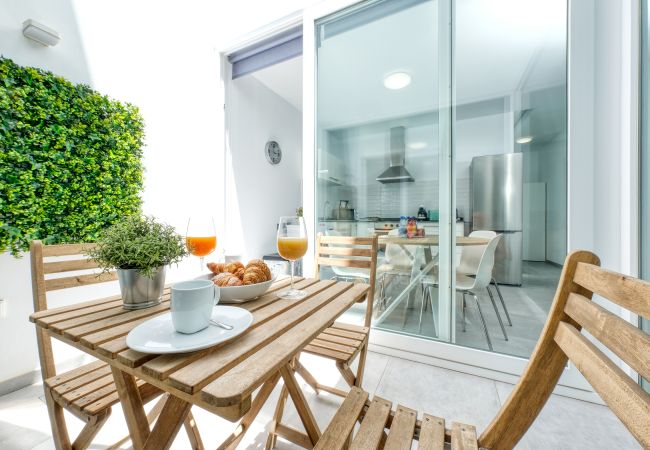  in  Famara - Karma Famara 2 -  25m from the beach, fast wifi and roof top terrace 