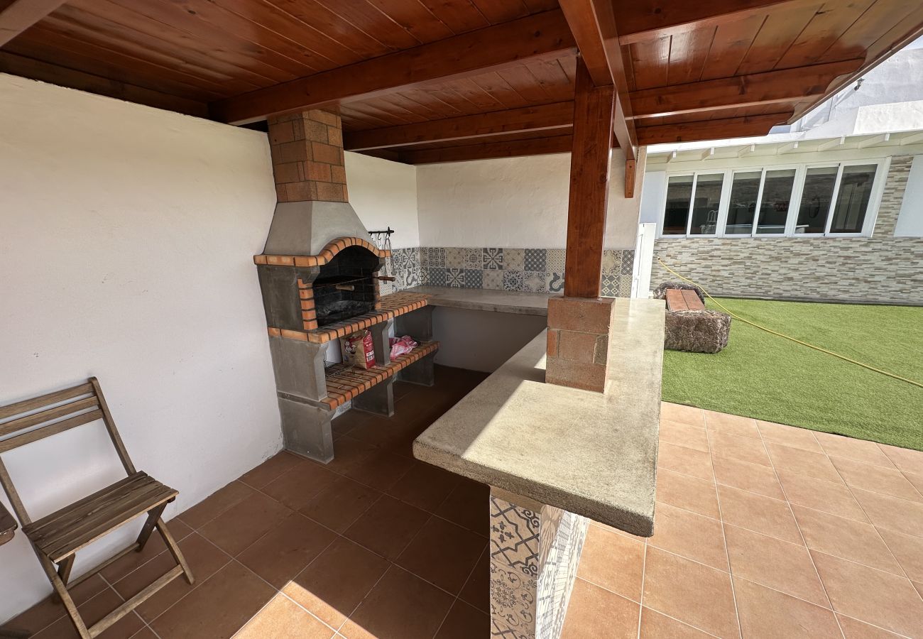 House in Haría - Villa Lito-BBQ, pool and Relax 